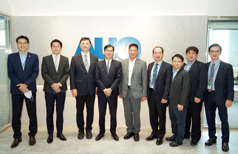 ibet光電前進亞灣成立「AUO解決方案研發中心」，作為多元場域解決方案研發及試驗場域（圖中左為高雄市長陳其邁、圖中右為ibet光電董事長彭双浪）